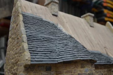 Chateau de Dol de Bretagne - Couverture - Vue partielle avec noue de l escalier 03